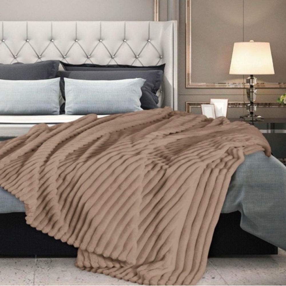 Elegant Tan Ribbed Premium Throw Blanket